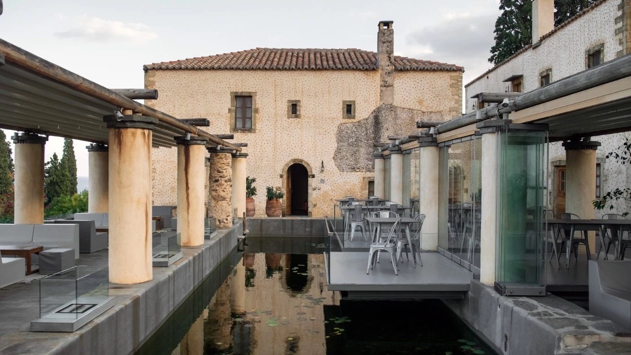 The Rustic Magnificence of Kinsterna Hotel in Monemvasia, Gr(图9)