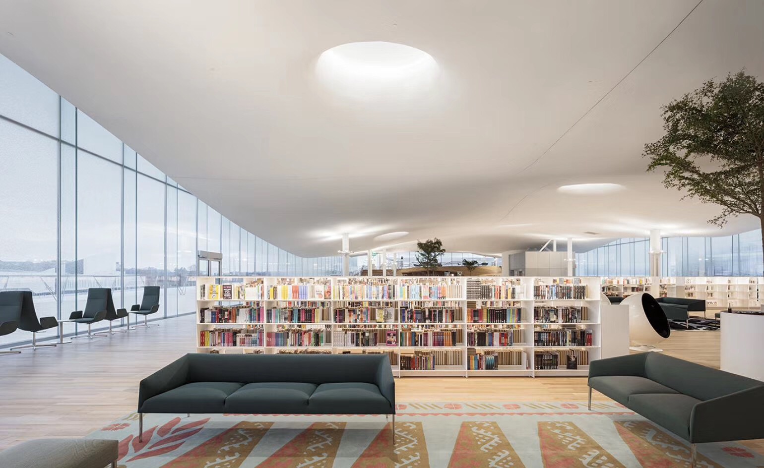 Helsinki opens a light-filled library as a national monument(图1)