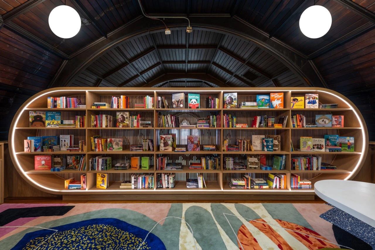 THE CHILDREN’S LIBRARY AT CONCOURSE HOUSE(图1)
